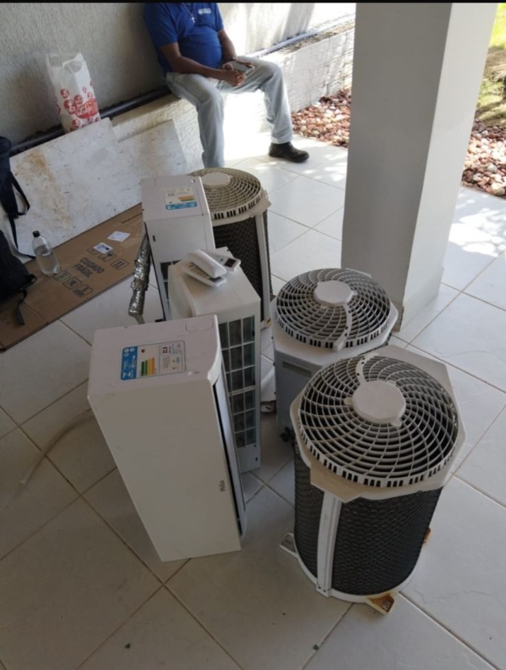 Ar-Condicionado em Buraquinho