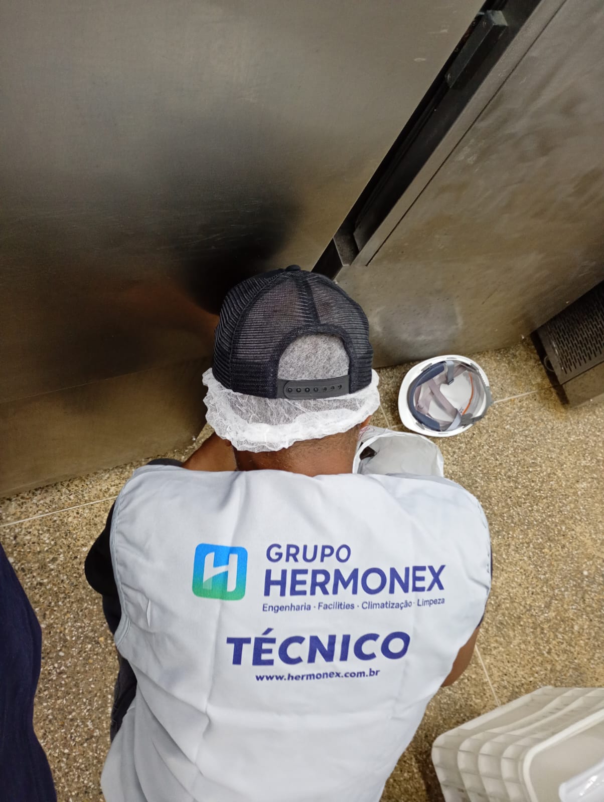 Câmara frigorífica industrial utilizada para armazenamento de alimentos com controle de temperatura